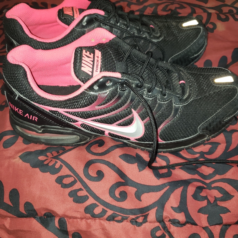 Nike Women's Black and Pink Air Sneakers